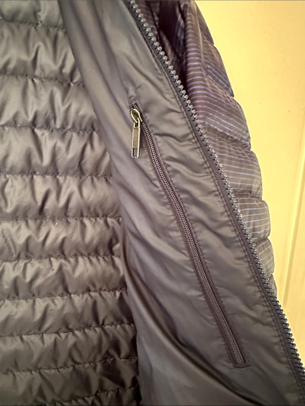 Patagonia Men's Lightweight Quilted Puffer Jacket - Dark Navy - Picture 9 of 12